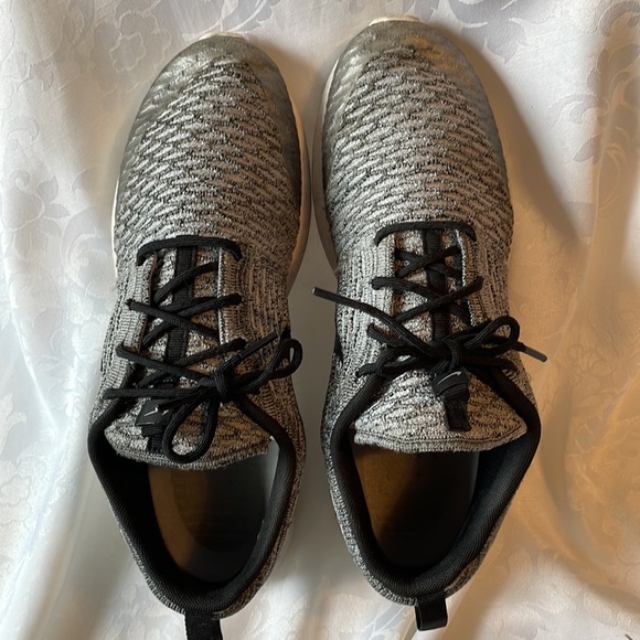 Nike grey Flyknit lace up fabric running lightweight reinforced toe Sz 9.5 - Picture 3 of 9